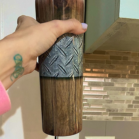 NIB DEER HUNTER WOODGRAIN W/Diamond plate strip through middle behind Camo deer - Picture 5 of 7